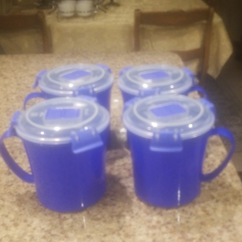 Set of 4 2go  microwave cups